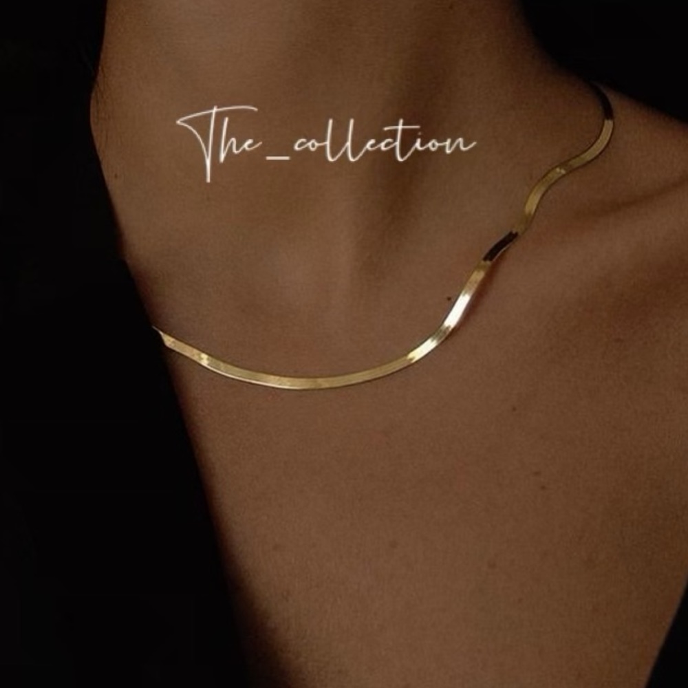 GOLD HERRINGBONE FLAT SNAKE NECKLACE - Picture 3 of 3